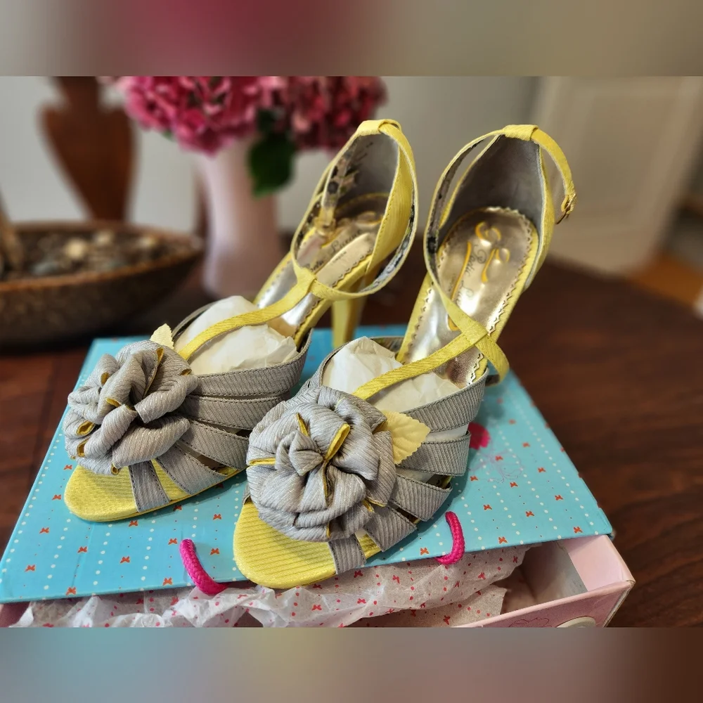 Poetic Licence yellow/grey Shoes NWT Size 40 1/2
